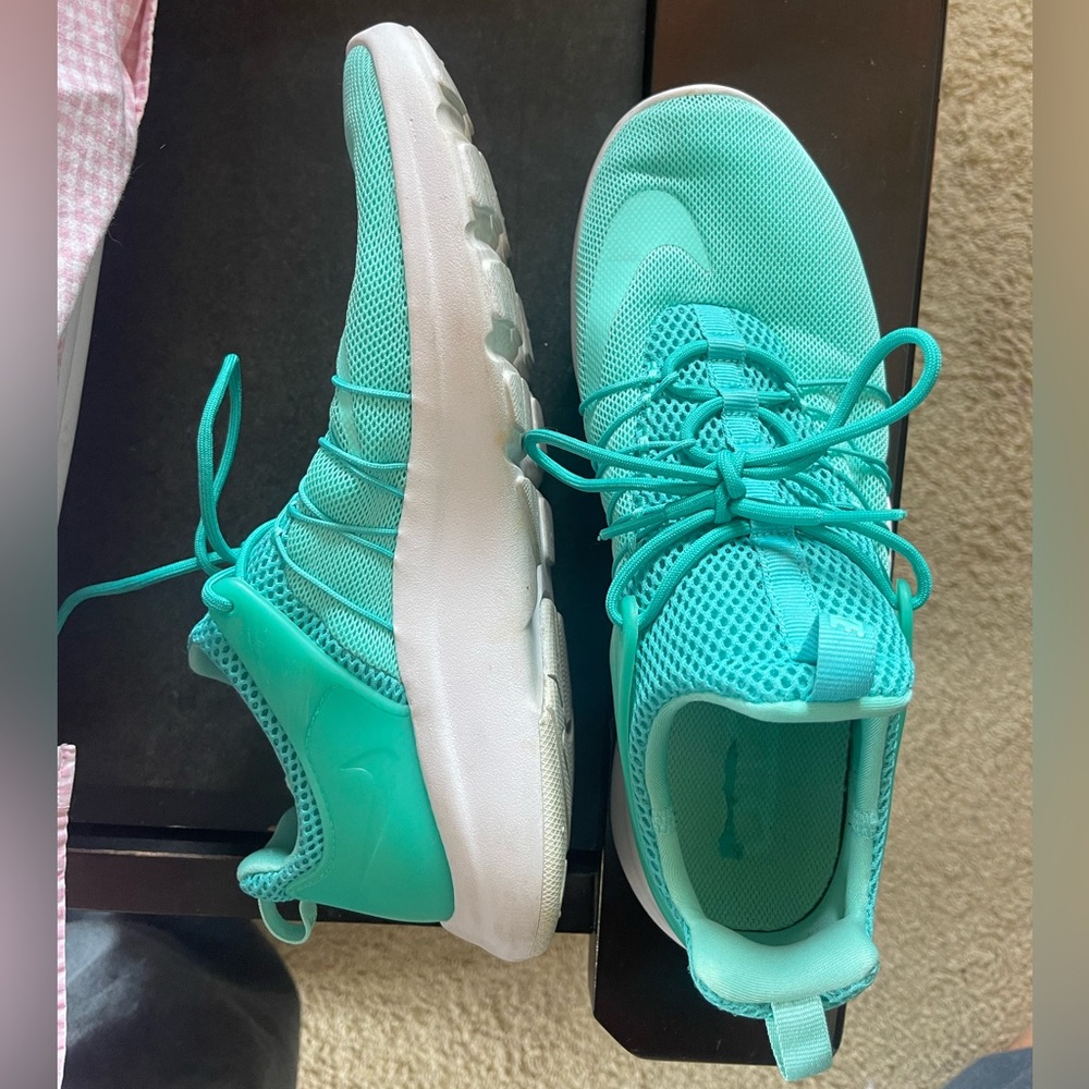 nike women’s darwin 819959-331